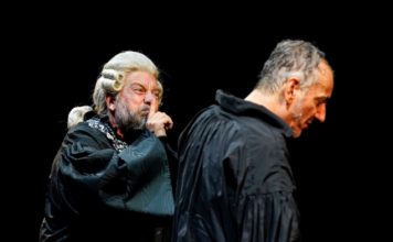 Teatro Mercadante/ Arturo Cirillo diventa Don Giovanni: «Bonsoir, je m’appelle Molière». La magia della messinscena (fino al 27 ottobre)