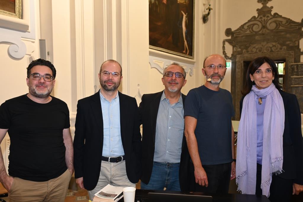 La squadra degli italanisti Unisob Paola Villani Nunzio Ruggioero Gianluca Genovese e Fabrizio Bondi con lo scrittore Mauro Covacich