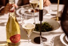 Natale/ Saicho: tris di tè frizzanti in una scatola per un brindisi adatto a tutti. Tra Cantucci e cioccolato artigianali