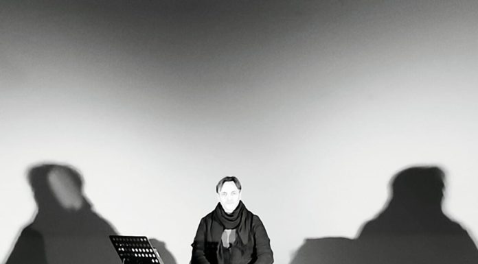 Bacoli/ “Spettacolo da Barcollo ma… non mollo”: chiude il tour alla casina vanvitelliana. Quel teatro condito di ironia