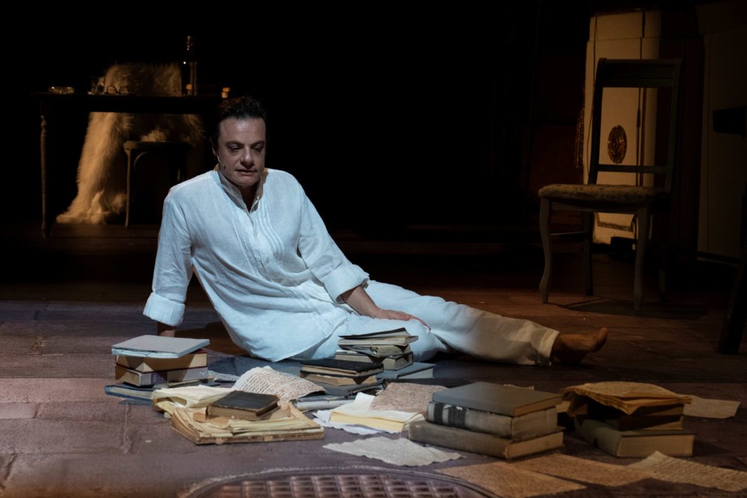 LINO MUSELLA in una scena dello spettacolo 4 RID Foto LIA PASQUALINO