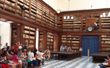 Biblioteca universitaria di Napoli/ Salone monumentale: riemerge un tesoro (pittorico) nascosto, oltre gli scaffali. Un nuovo percorso espositivo