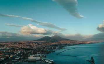 Palazzo Serra di Cassano/ Neapolis 2500: la città festeggia il suo compleanno in un volume (Istituto culturale del Mezzogiorno)