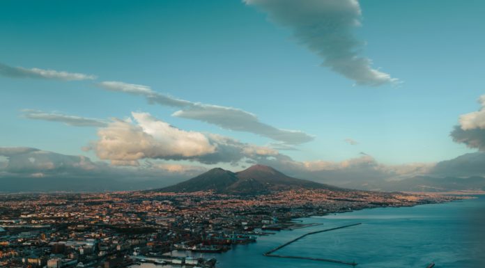 Palazzo Serra di Cassano/ Neapolis 2500: la città festeggia il suo compleanno in un volume (Istituto culturale del Mezzogiorno)