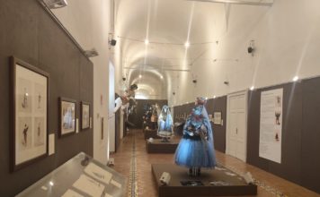 Suor Orsola Benicasa/ Napoli e la grande scena: costumi e figurini raccontano il melodramma europeo. Spunta il camerino virtuale