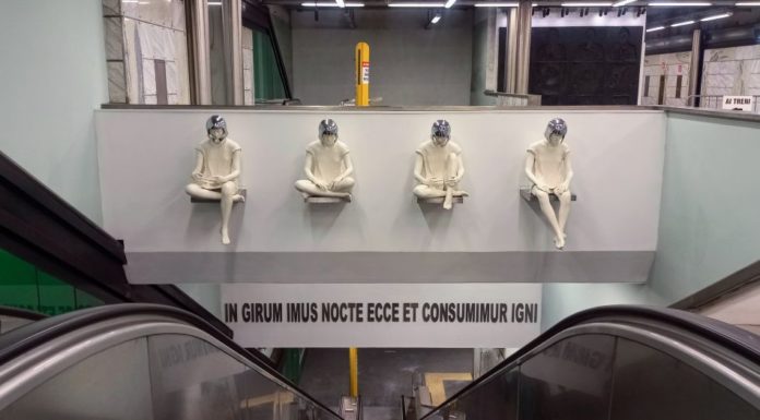 Metropolitana Napoli/ Stazione Quattro giornate: torna a splendere l’installazione “Combattenti” di Marisa Albanese. Grazie al lavoro della scuola di restauro dell’Accademia di belle arti