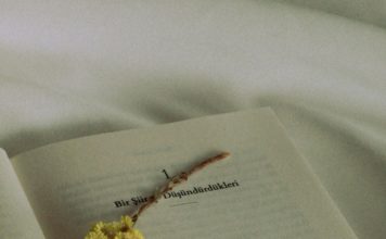 Reggia di Caserta/ Poesie a voce alta: sfida a colpi di versi per under 20