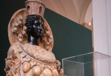 Anteprima/ Il Mann abbraccia Capodimonte nell’eco di Artemide. L’opera (settecentesca) di Tagliolini dialoga con l’antica statua raffigurante la dea, nell’atrio dell’Archeologico