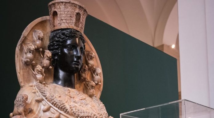 Anteprima/ Il Mann abbraccia Capodimonte nell’eco di Artemide. L’opera (settecentesca) di Tagliolini dialoga con l’antica statua raffigurante la dea, nell’atrio dell’Archeologico