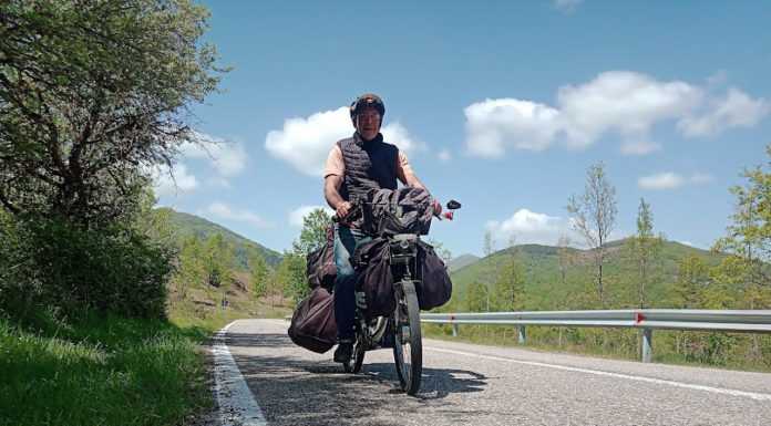 Il progetto/ 4000 e più km di speranza: il cronista lucano Gianfranco Gallo al Pausilipon in bici per supportare le famiglie nella lotta ai tumori