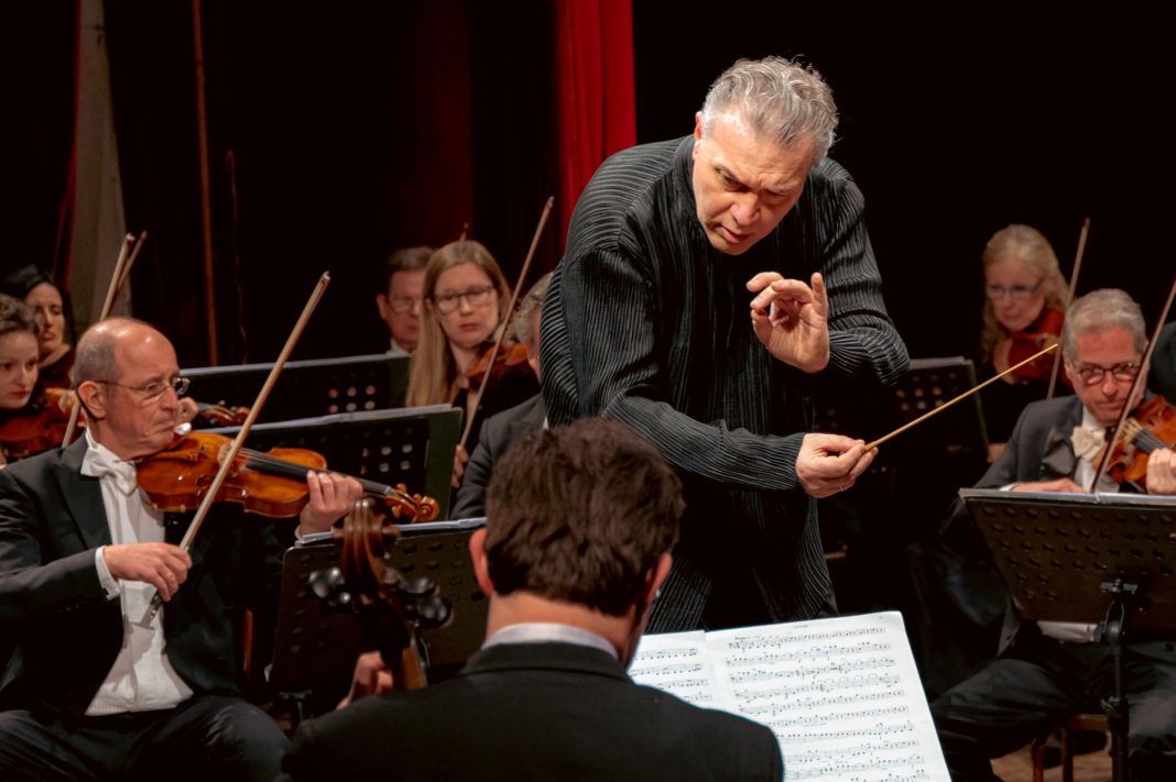 Orchestra del Mozarteum di Salisburgo diretta dal maestro Luigi