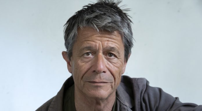 Fondazione Foqus/ Emmanuel Carrère presenta a Napoli “Kolchoz”, il suo romanzo famigliare. Quando la vita diventa letteratura che attraversa il Novecento