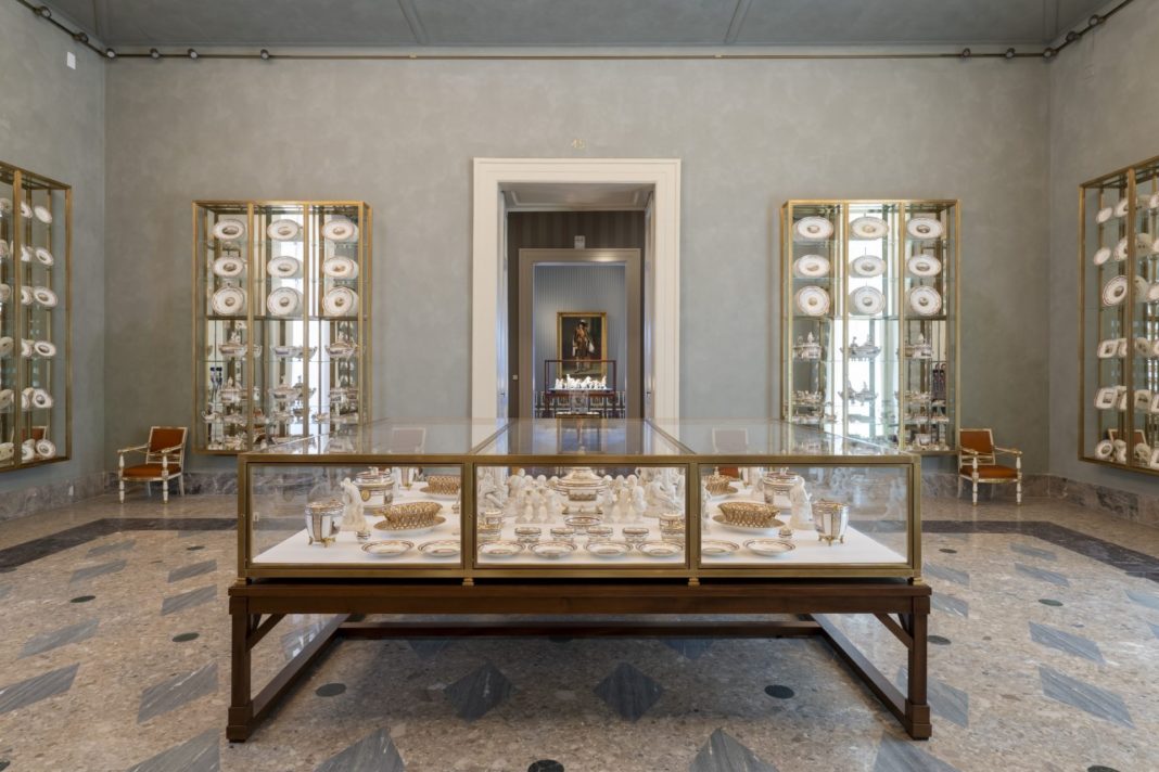 Galleria-delle-Porcellane Sala delle vedute del Regno Servizio Oca 2 (003)