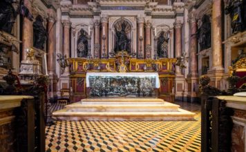 Cappella del tesoro di San Gennaro/ Restaurato il pavimento di Cosimo Fanzago: restituito alla città un capolavoro, custode di storia e devozione
