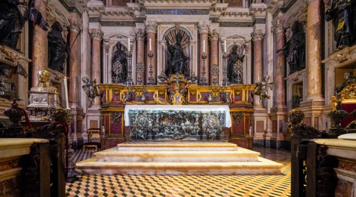 Cappella del tesoro di San Gennaro/ Restaurato il pavimento di Cosimo Fanzago: restituito alla città un capolavoro, custode di storia e devozione