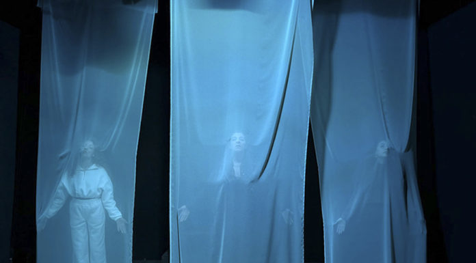 Orto botanico/ Teatro sotto le stelle per risolvere l’enigma di una cena con delitto. In scena anche “Buttana, buttanissima”: un grido per la libertà