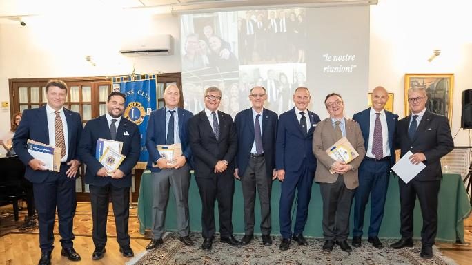 Lions Napoli Lamont Young/ Il Club chiude l’anno sociale sotto il segno di bellezza, cultura, solidarietà. Passaggio della campana tra Antonino Magliulo e Alfredo Maria Serra