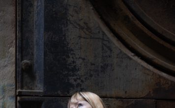 Musica al Castello/ Concerti gratuiti al Maschio Angioino: arriva la cantautrice statunitense Suzanne Vega (con posti a sedere)