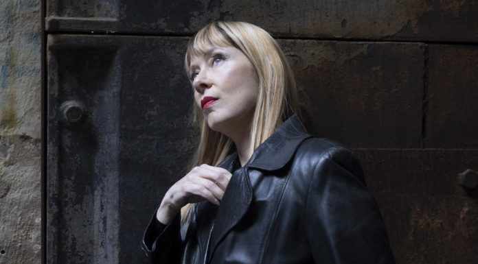Musica al Castello/ Concerti gratuiti al Maschio Angioino: arriva la cantautrice statunitense Suzanne Vega (con posti a sedere)