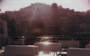 Filicudi/ Da Napoli alle Eolie sul traghetto Laurana: Andrea De Fusco racconta la poesia di una traversata in 90 foto Polaroid