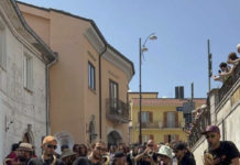 Capacciamm street fest/ La rassegna nel borgo cilentano compie 10 anni. Musica, arte e acrobazia sotto le stelle