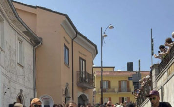 Capacciamm street fest/ La rassegna nel borgo cilentano compie 10 anni. Musica, arte e acrobazia sotto le stelle