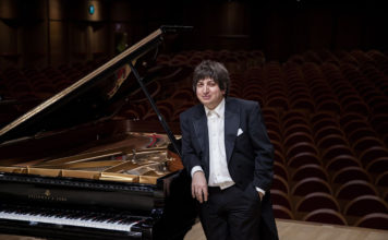 Musica urbana/ Il pianista Ramin Bahrami a Napoli: «In un mondo in declino la musica di Bach ci insegna che le differenze possono coesistere»