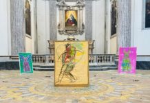 Museo della moda/ Fondazione Mondragone: nuovo capitolo per la mostra di Claudia Piscitelli dedicata alla psiche femminile. Tra abiti vuoti, emerge l’essenza di un corpo nudo
