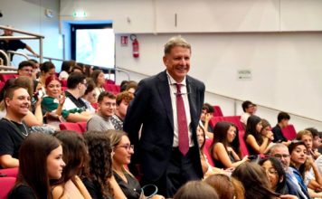 Università Federico II/ Il Rettore Mazzucchi dà il benvenuto ai suoi studenti: «Non abbiate ansia di competitività nel semestre filtro: confrontatevi e aiutatevi»
