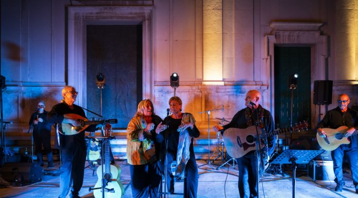 Positano Teatro Festival/ Donne e mito: in piazza la magia della canzone popolare. Il Premio Ruccello a Fausta Vetere