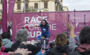 Komen Campania/ Torna in piazza del Plebiscito la Race for the Cure con le donne in rosa. Parata speciale di allieve e allievi della Nunziatella